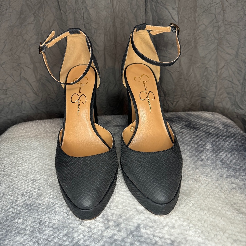 NWOT Jessica Simpson Platform Pump